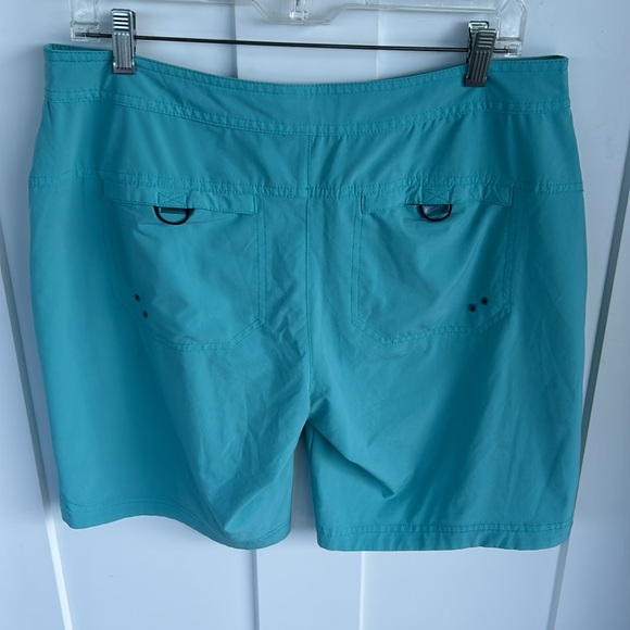 Title Nine rogue 9" shorts light blue - Picture 3 of 6